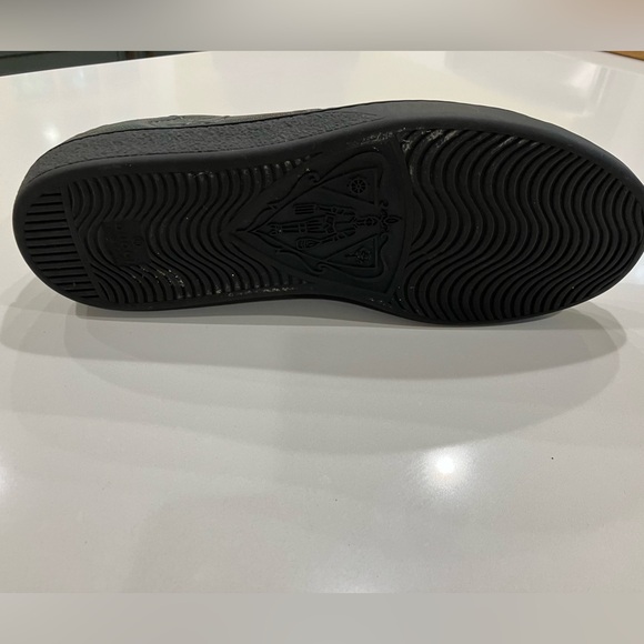 Gucci Embossed Ace Sneakers - Picture 6 of 6